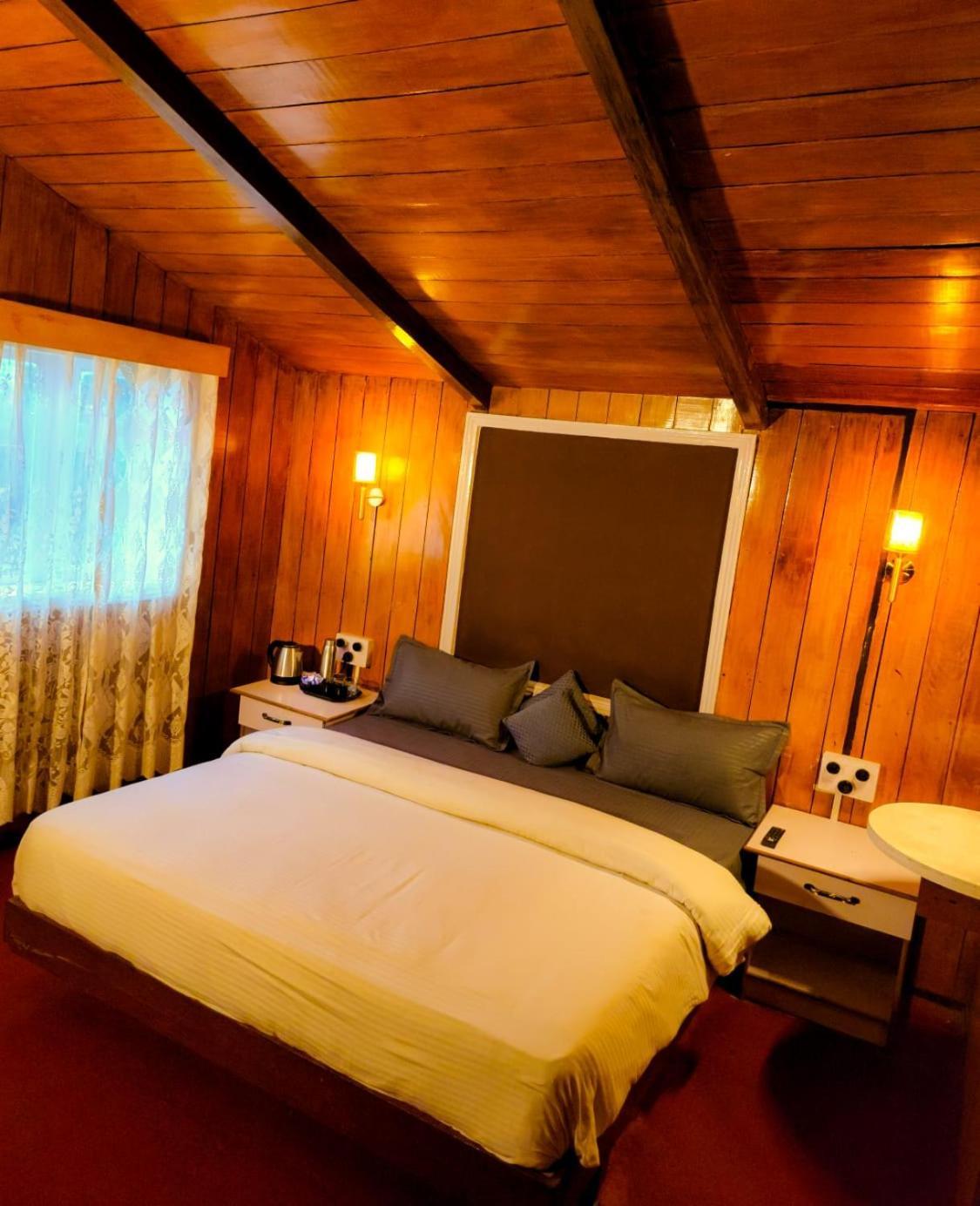 Woodhouse Hotel Ooty Bagian luar foto